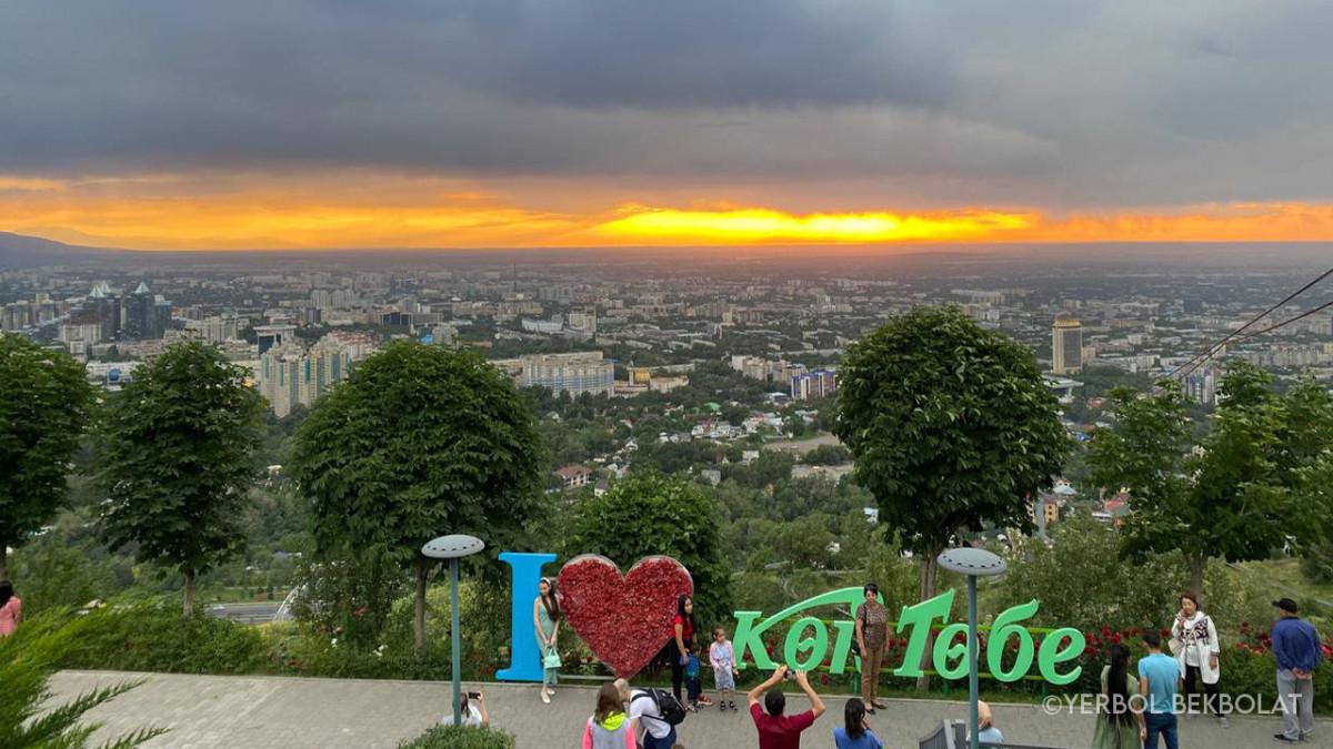 A concert was held in Almaty to celebrate the 100th anniversary of Berdibek Sokpakbaev.