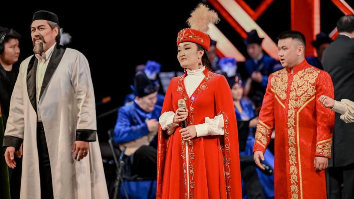 The Kazakh folk instrument orchestra "Bibigul" performed in Kazan.