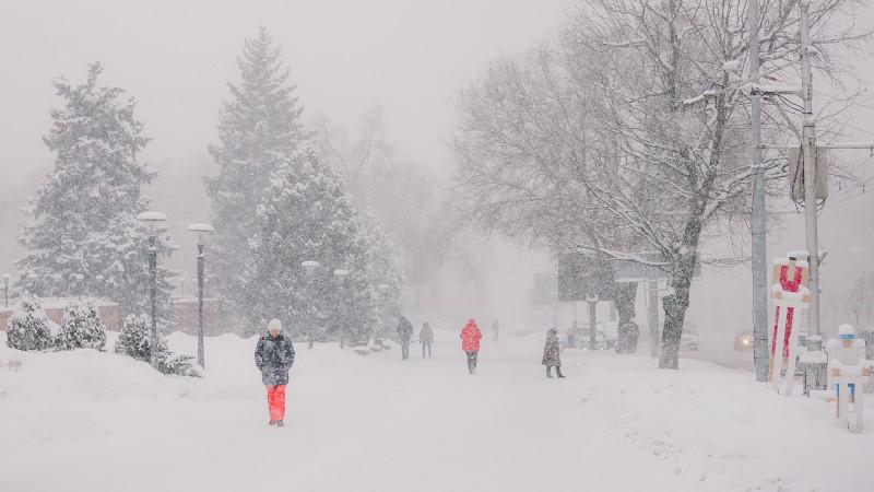 Almaty is preparing for snowfall and icy conditions.