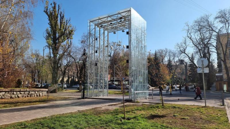 In Almaty, the art installation "Breath of the Wind" has vanished. Officials explained the whereabouts of the missing artwork.