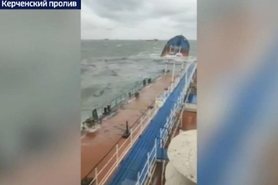 A killer wave is targeting ships worldwide: could it have split the tanker "Volgoneft-212" in half? Check out the photos and videos.