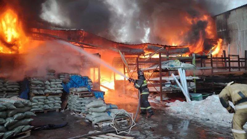 A major fire at a construction materials warehouse near Almaty has been extinguished.