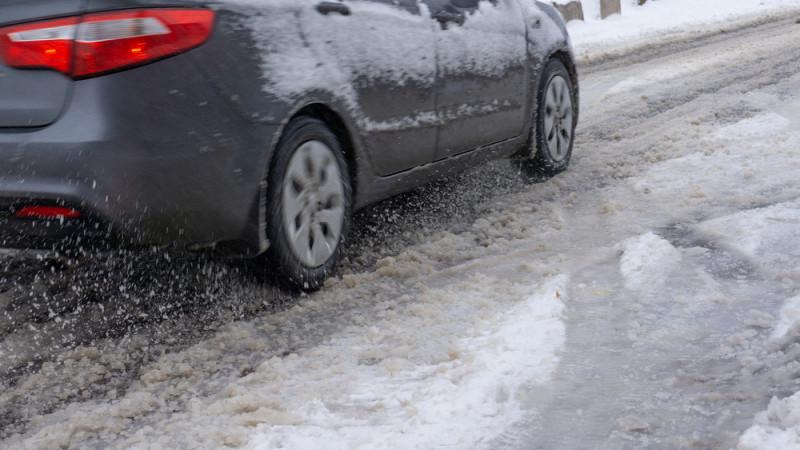 Выявлены зимние привычки водителей, которые наносят вред автомобилю.