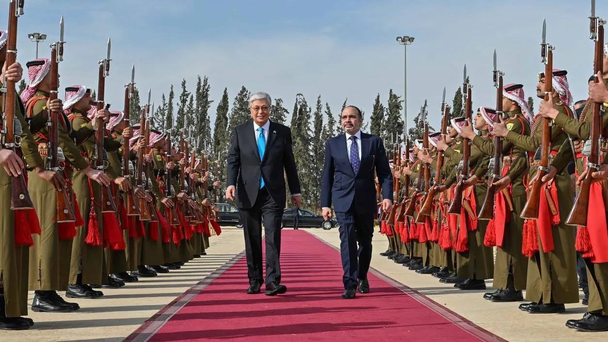 The Jordanian prince warmly bid farewell to Tokayev at the Amman airport.