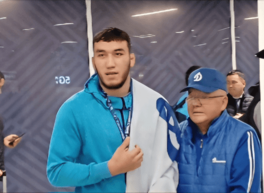 A wrestler offered advice to the world champion from Kazakhstan before his match against the Olympic champion.