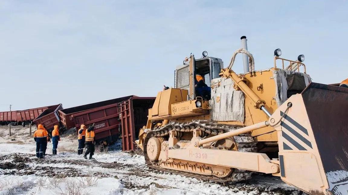 Қазақстандықтарды Атырау облысындағы жол-көлік оқиғасынан кейін пойыздардың кешігуі туралы ескертті.