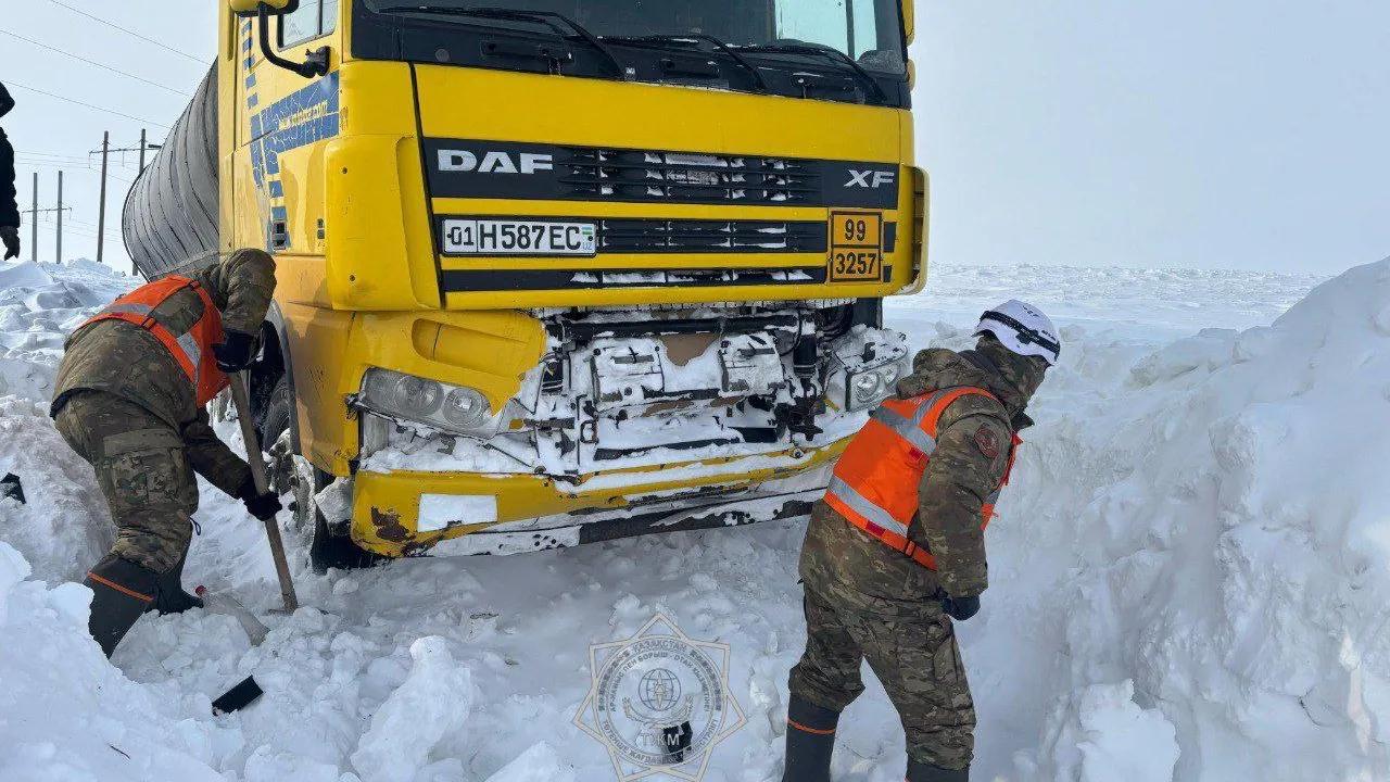 Ақтөбе облысында алты көлік жолда қалды.